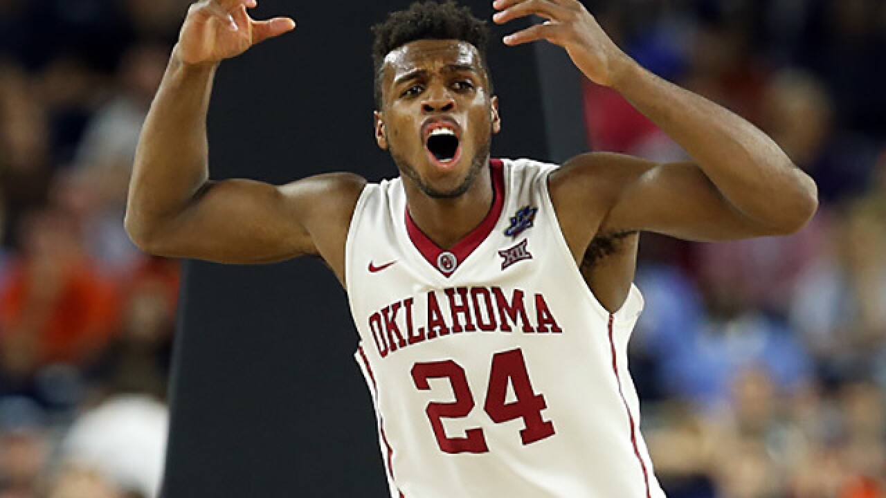 PHOTOS: Sooners take on Villanova in Final Four