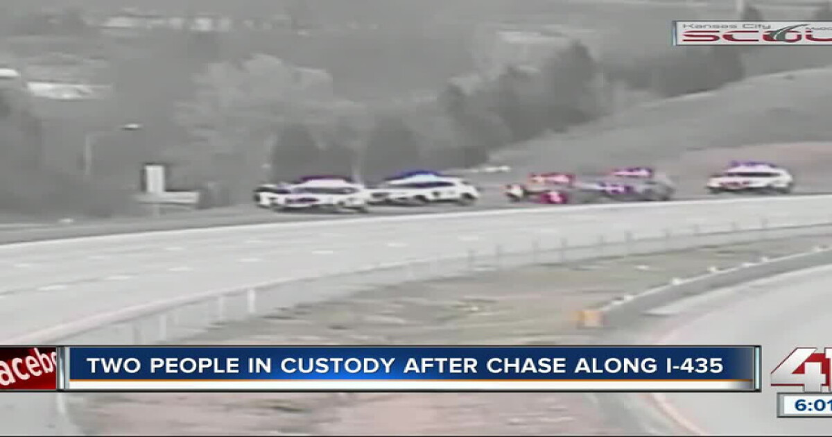 2 in custody after brief police chase in KCMO