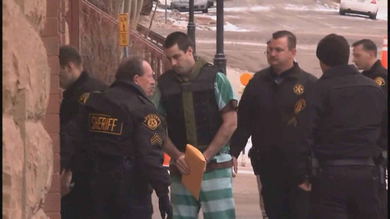 Patrick Frazee enters court.jpg