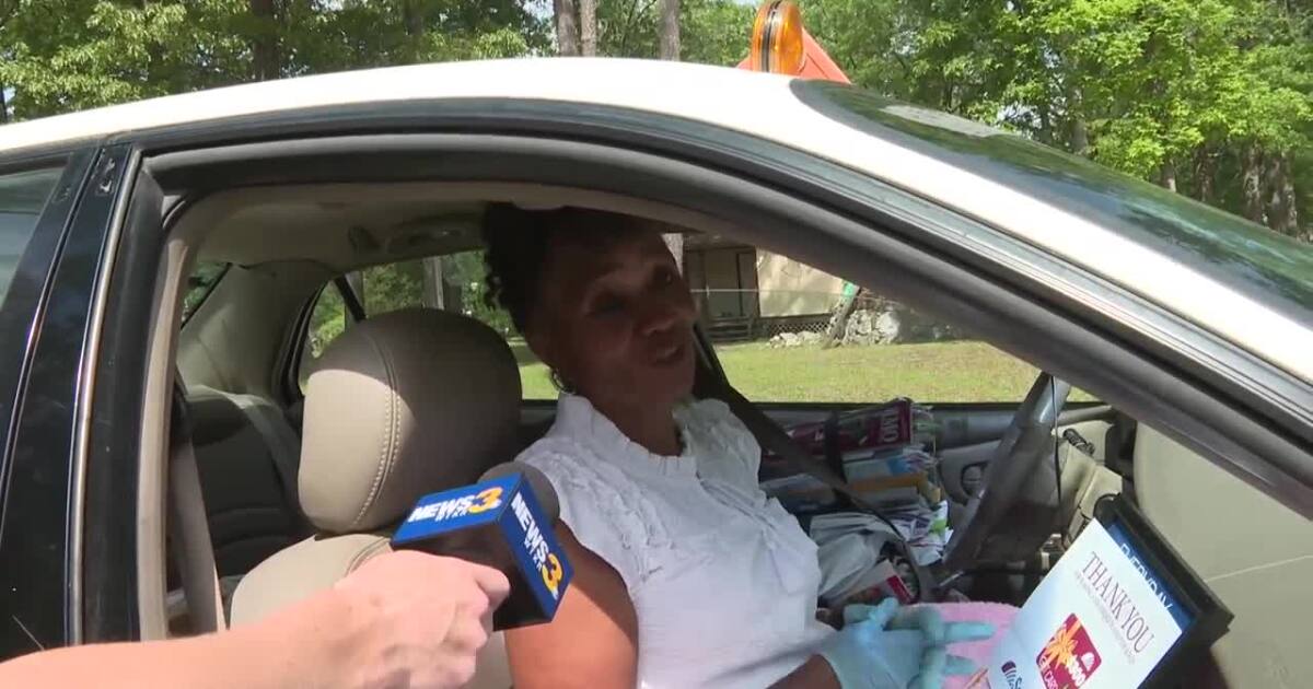 Mail carrier earns Everyday Hero Award for saving dog from drowning