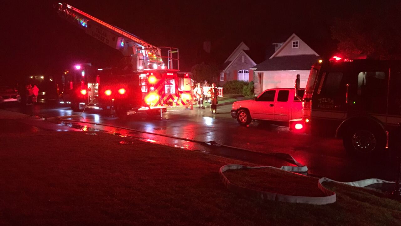 Lightning strike causes house fire in Broken Arrow