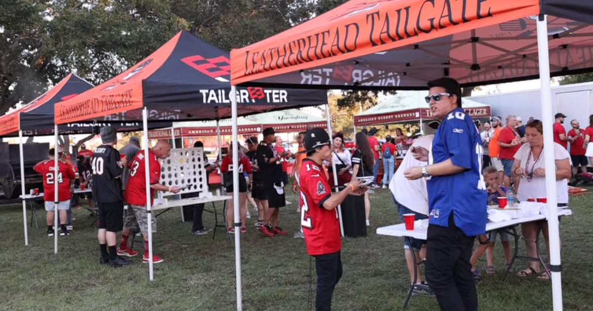 Bucs superfans turn tailgate parties into a chance to give back - Vimarsana News