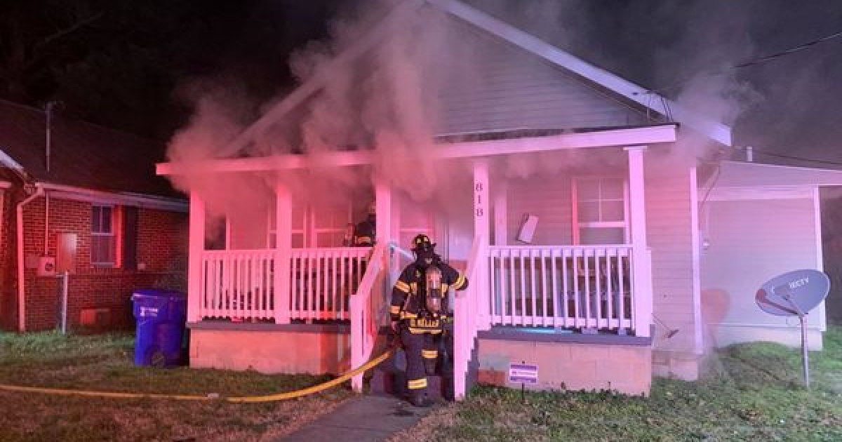 Two adults, four children displaced after Suffolk house fire