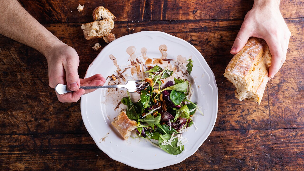 Man eating rucola salad
