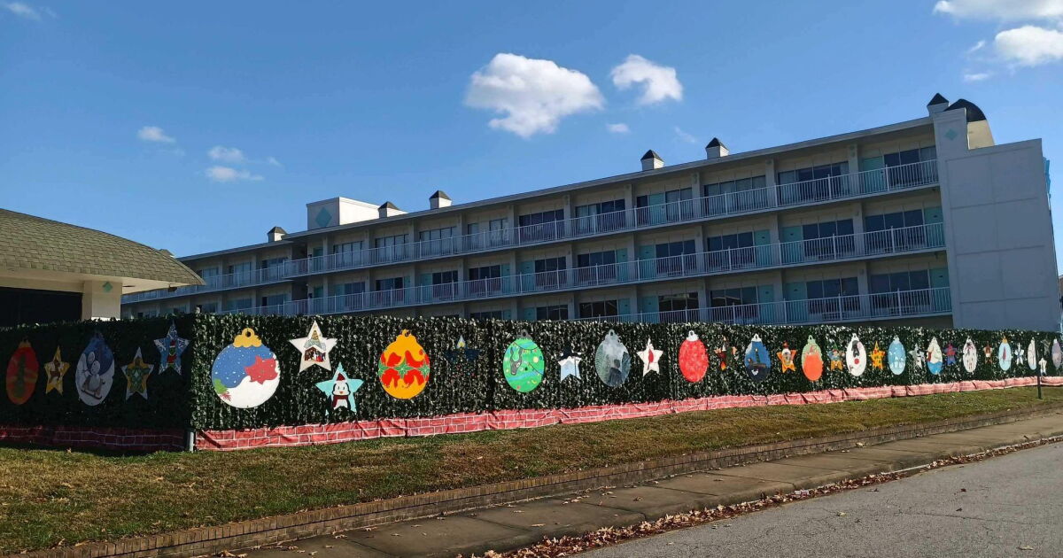 Virginia Beach high school students bring holiday spirit to the ViBe District - Vimarsana News