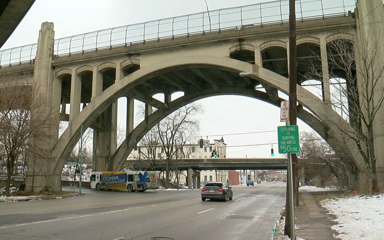 Western_hills_viaduct.jpg