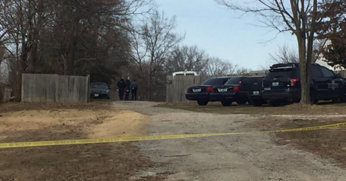 Body found in burned car in southeast KC