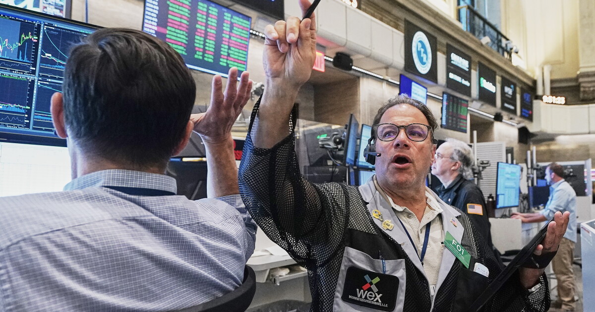 US stocks rise to a record on expectations for companies to make even fatter profits