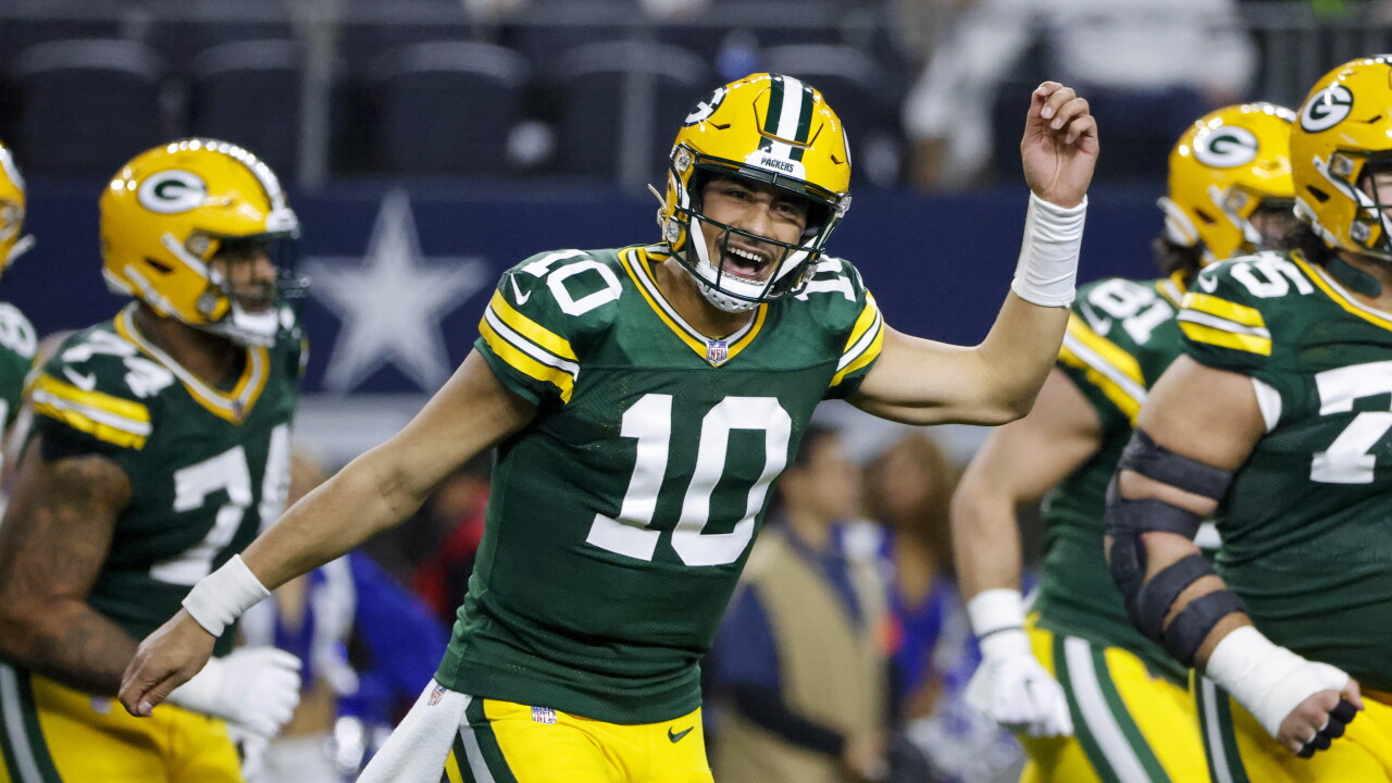 Jordan Love contra o Dallas Cowboys (Foto: Michael Ainsworth/AP)