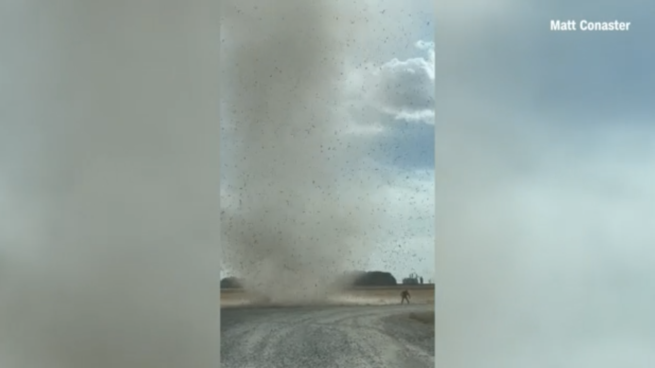 Video captures moment when mesmerizing dust devil forms in Arkansas