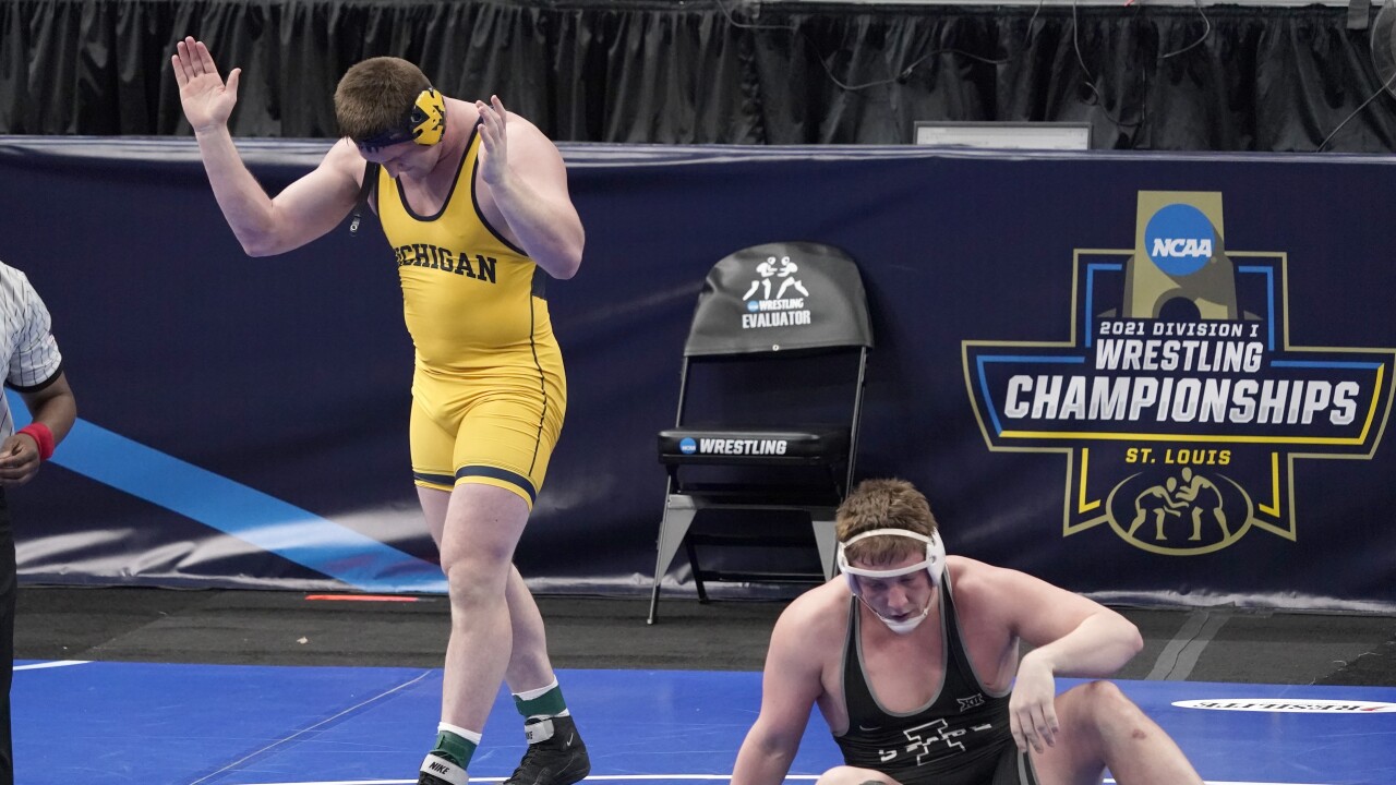 Michigan’s Mason Parris wins Hodge Trophy as top college wrestler