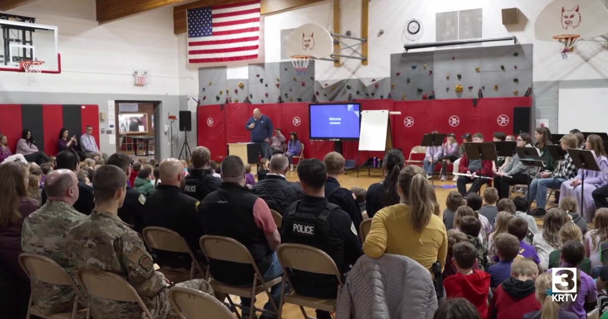 Valley View Elementary School hosts flag dedication ceremony - Vimarsana News