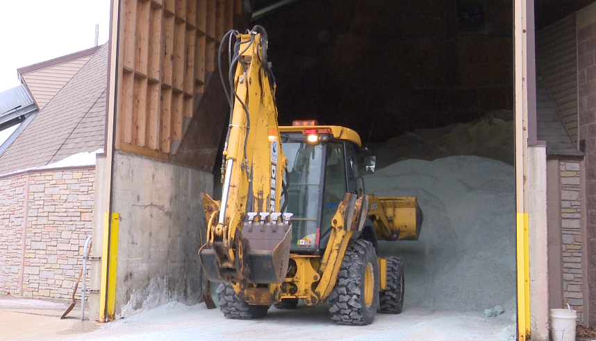 Road crews in Oshkosh prepare for upcoming winter weather