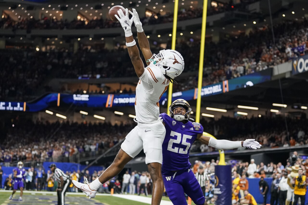 Texas Longhorns receiver Adonai Mitchell makes 1-yard TD catch vs. Washington Huskies cornerback Elijah Jackson during fourth quarter of Sugar Bowl, Jan. 1, 2024