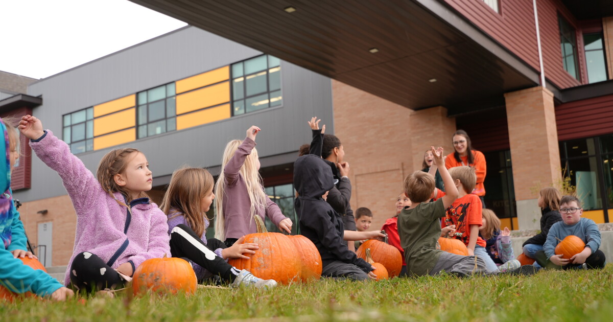 Torgerson's Equipment Gives 600 Pumpkins to Helena First Graders