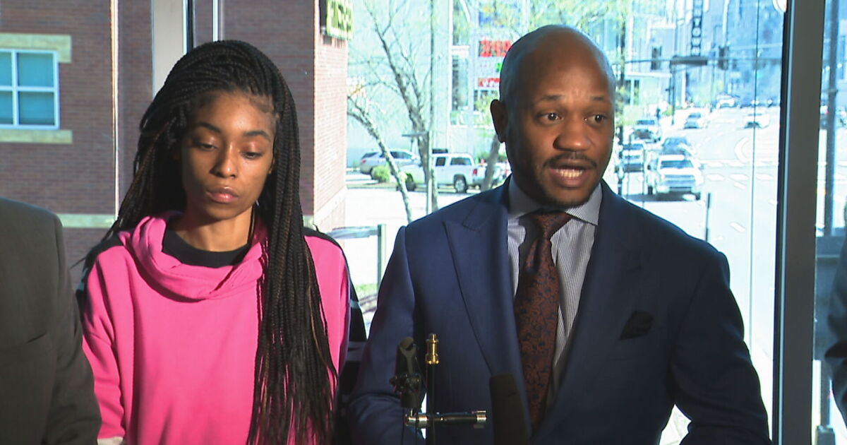 Mother suing Walgreens after employee reportedly shot her for stealing makeup - Vimarsana News