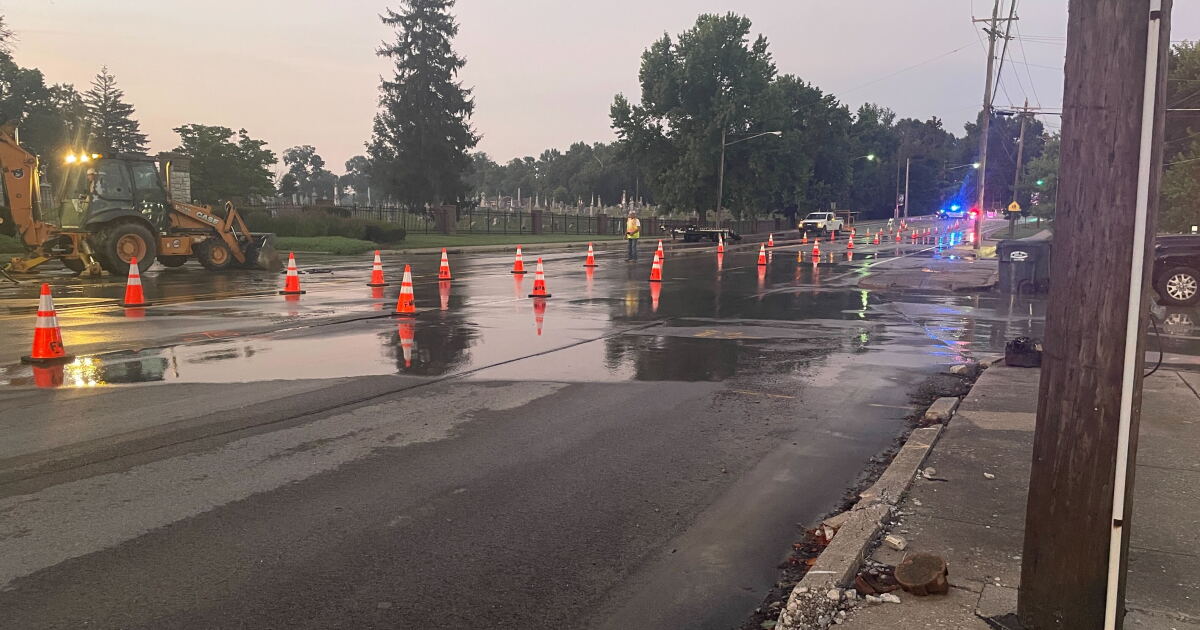 Water main break restricts traffic on Dixie Highway in Fort Mitchell