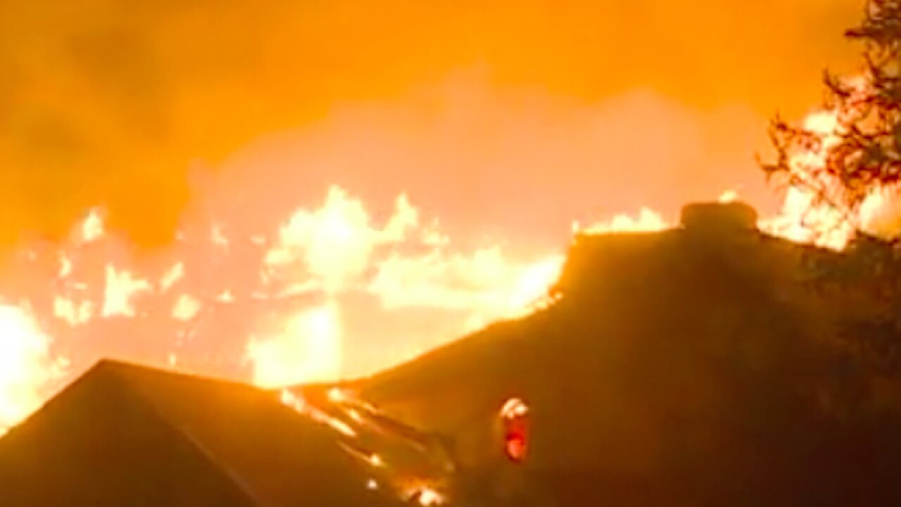 Smoky Mountains wildfire moves toward Gatlinburg