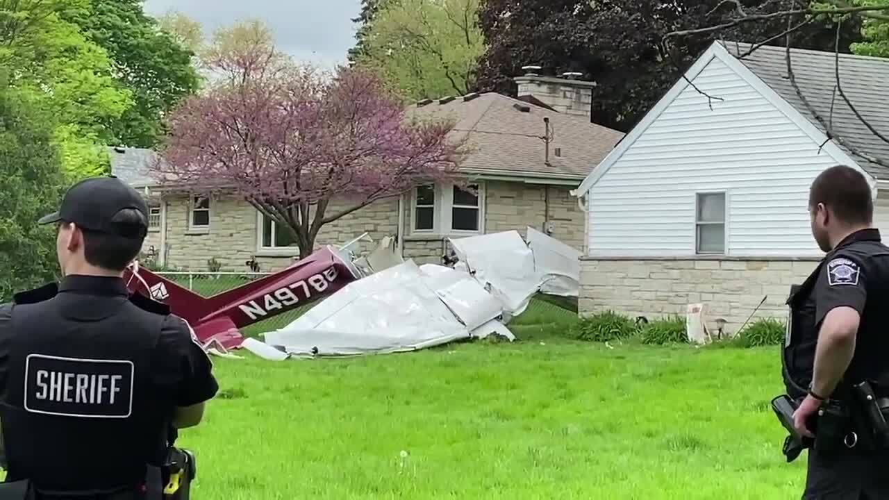Small plane crashes near 103rd and Courtland