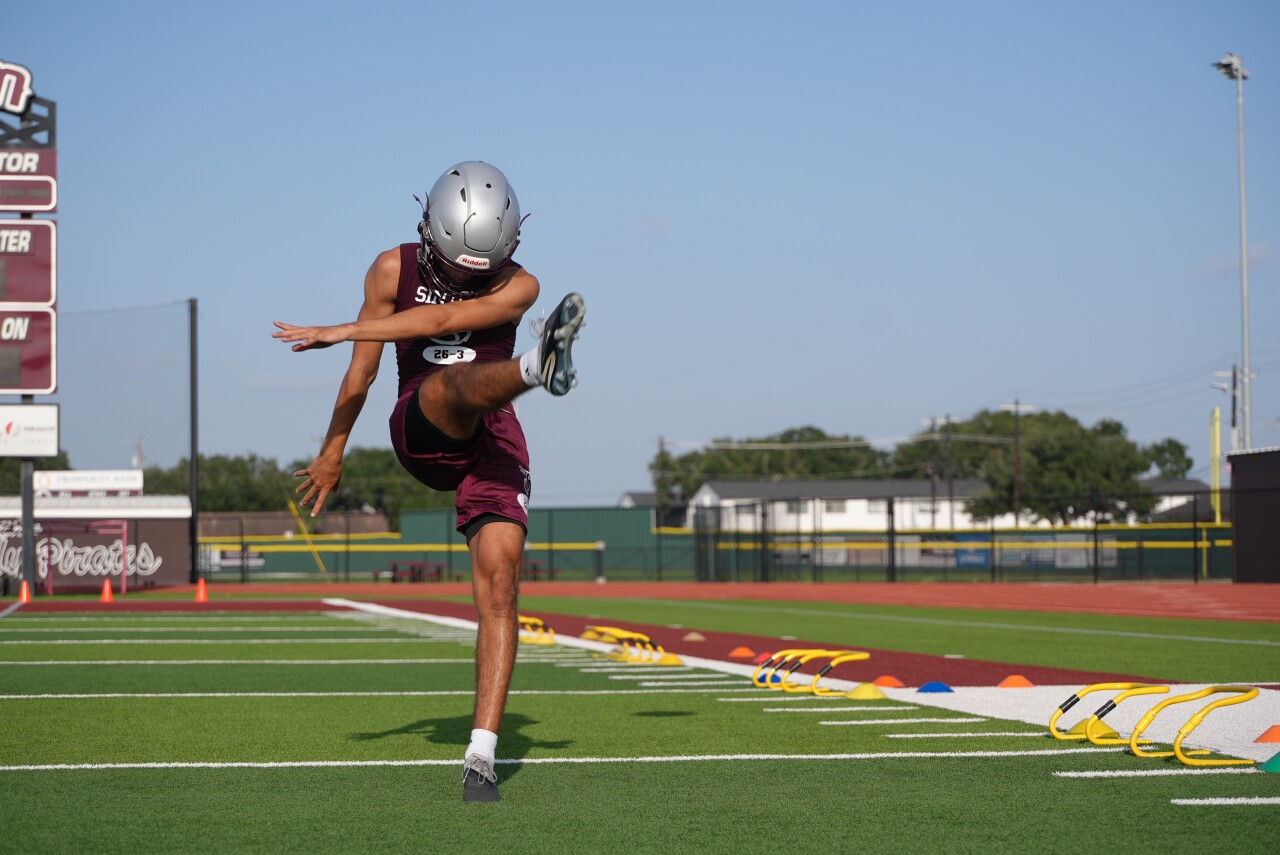 Sinton junior kicker Blake Bordelon