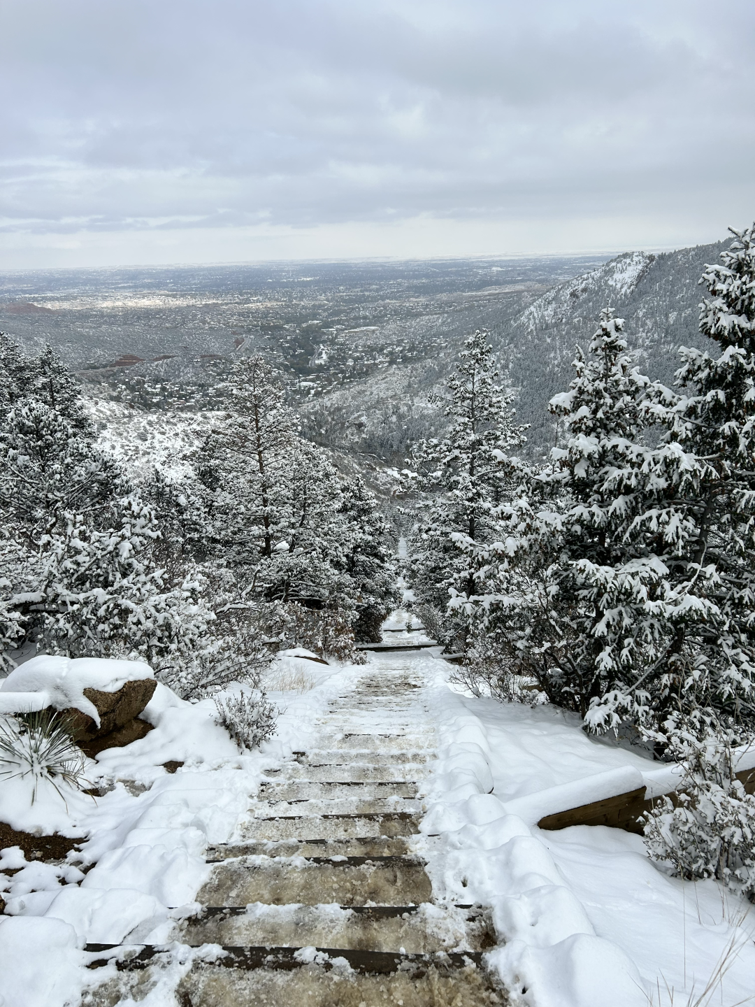 Manitou Incline in winter.png