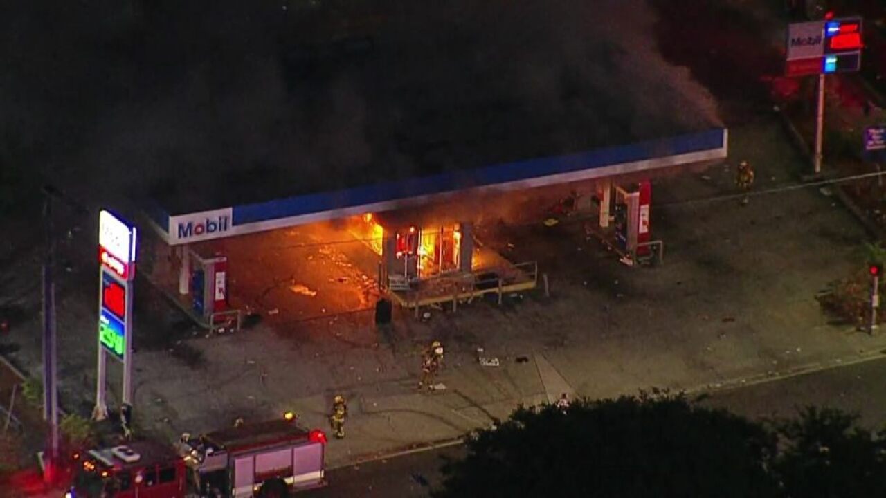 Protesters Shut Down Roads Set Fire To A Gas Station In Tampa