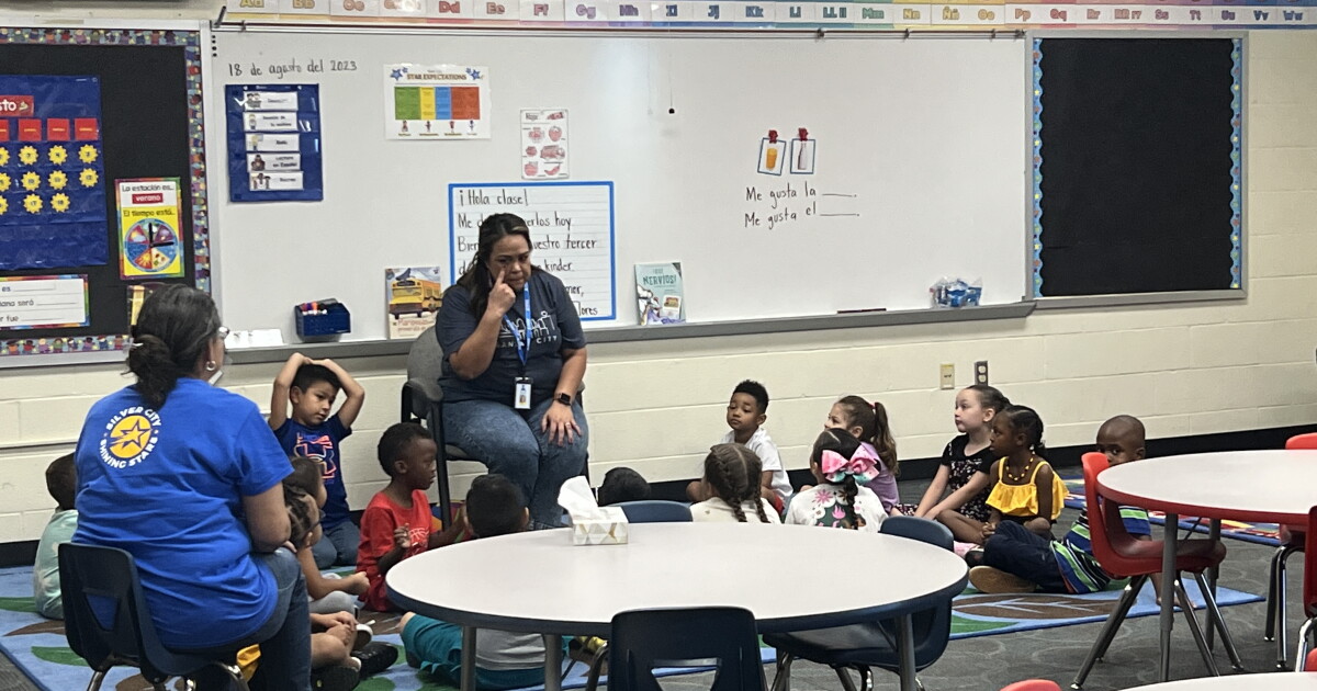 KCKPS opens doors for academic fluency in Spanish, English, with new program - Vimarsana News