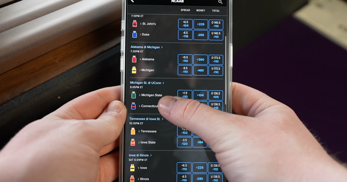 Michigan State University students face sports gambling addiction risks during NCAA  tournament