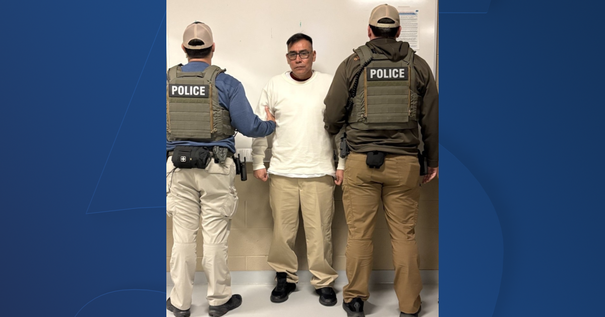 Beamte der Einwanderungsbehörde ICE in Nashville verhaften einen Mann ...