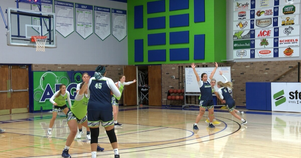 UP women's basketball back to winning with returning vets