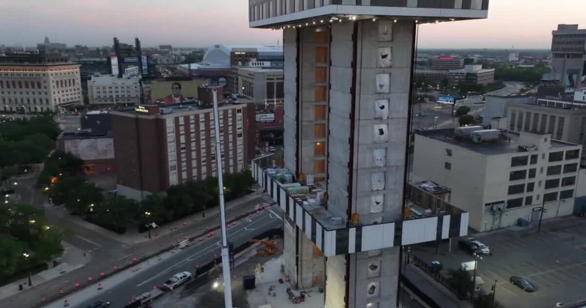 Detroit Ramp Tower Built from the top down?! Detroit tower making history in North America