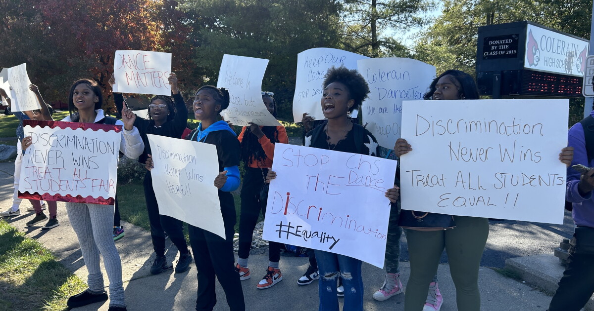 Colerain High School students protest alleged firing of volunteer coaches - Vimarsana News