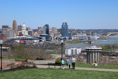cincinnati skyline covington devou park cityscape