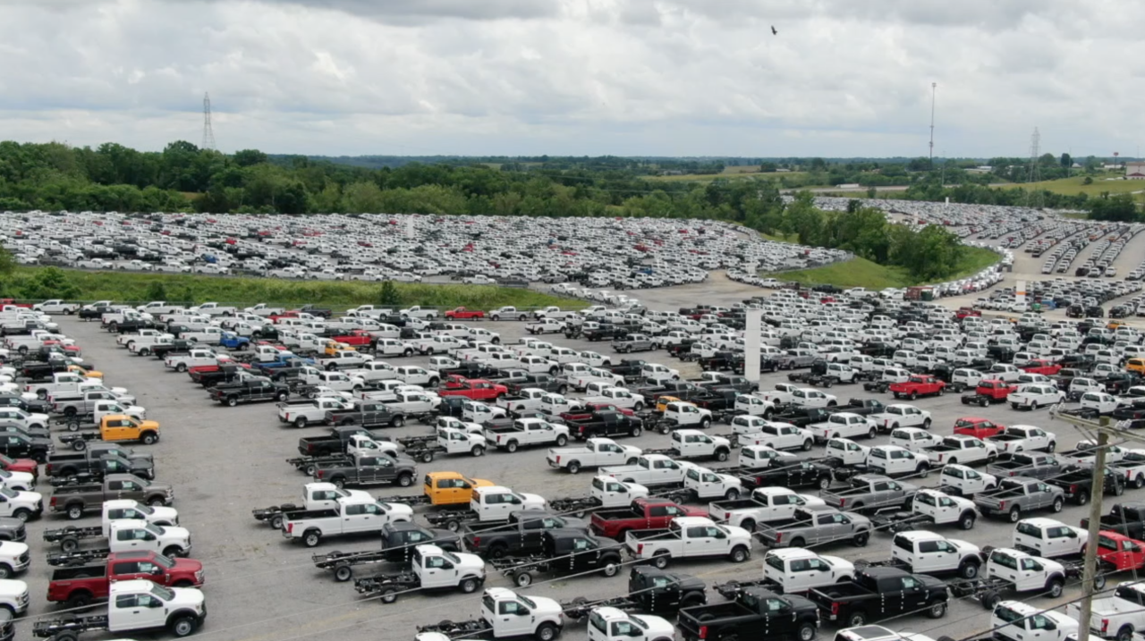 SKY 9 screenshot of pickup trucks at Kentucky Speedway