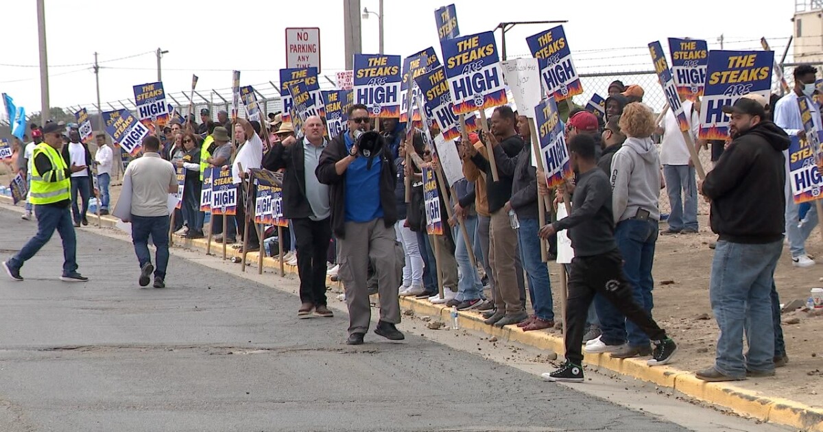 'They have to treat us better than that': Cargill workers rally after company initiates 'lock out'
