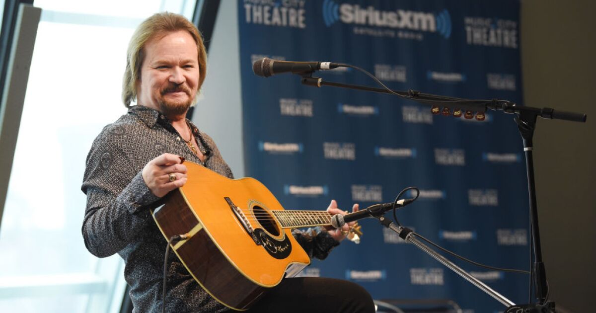 Country star Travis Tritt #39 s bus involved in fatal car wreck