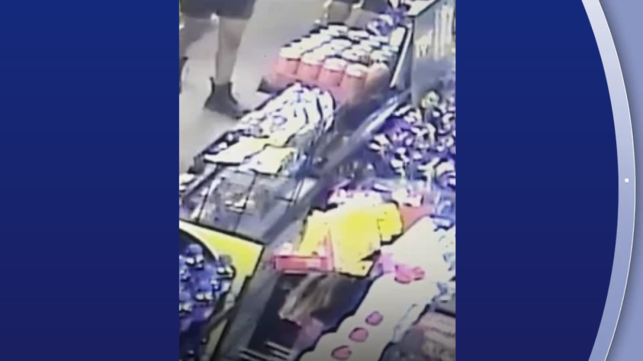 knife lady.png