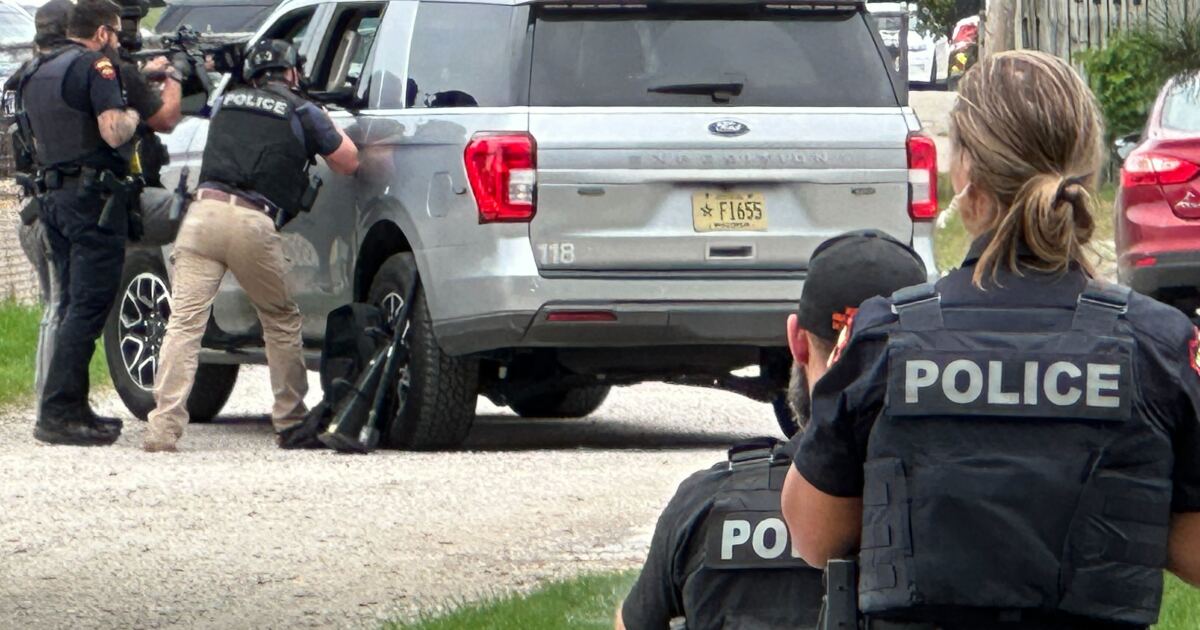 Shooting suspect in custody after police standoff in Kenosha