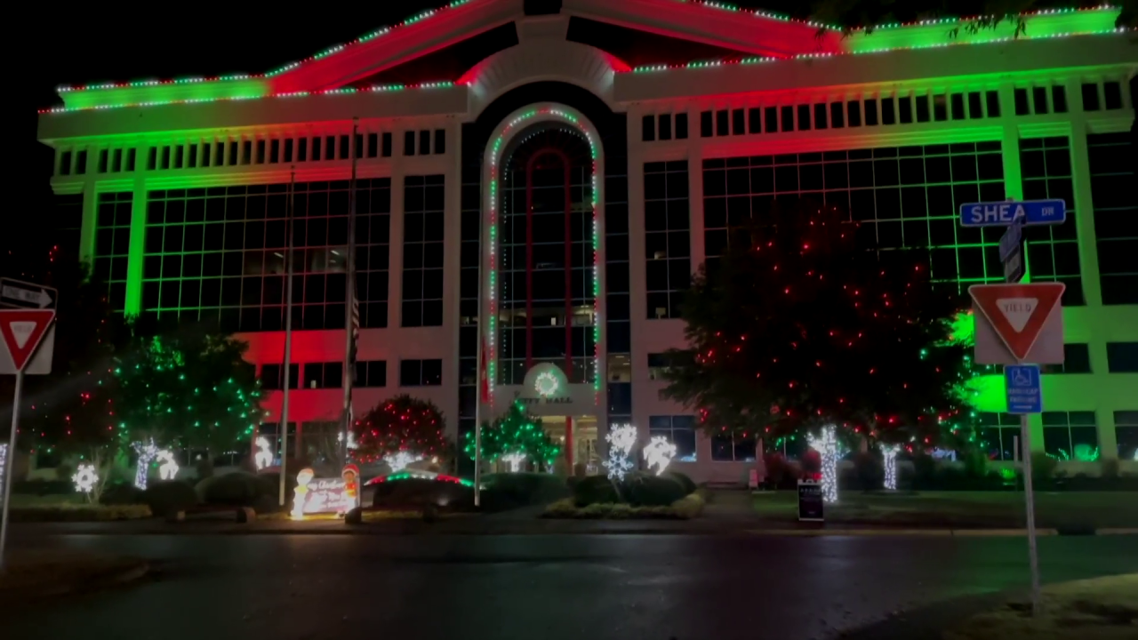 'Deck the Halls' drive-through holiday display lights up Chesapeake