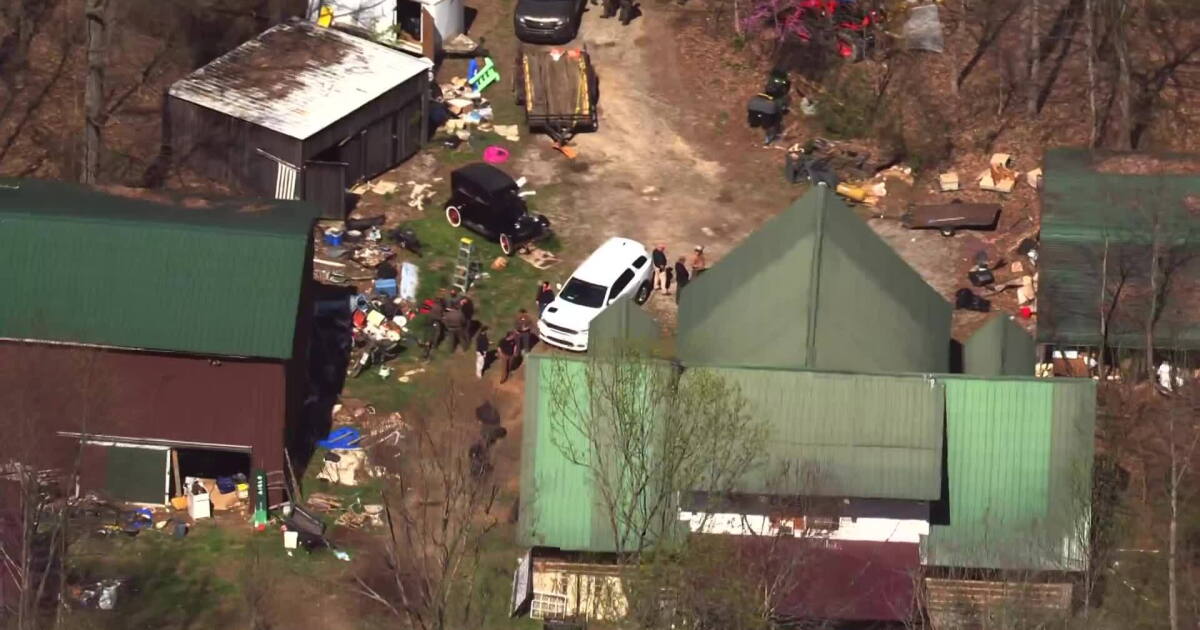Authorities surround Springfield home in Robertson County. - Vimarsana News