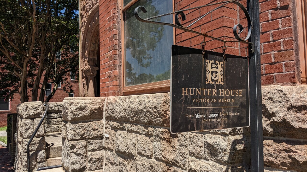 Hunter House sign