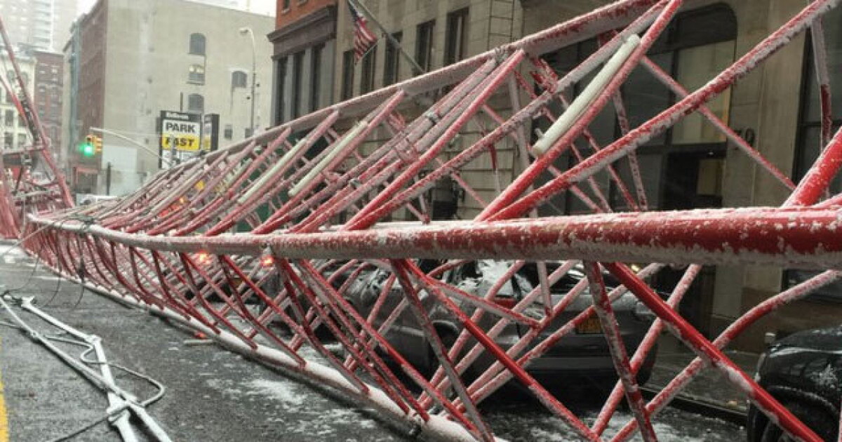 1 dead, 3 hurt after crane collapse in Manhattan