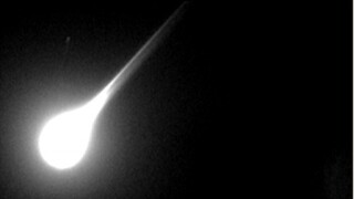 This image taken with a meteorite tracking device developed by George Varros, shows a meteorite as it enters Earth's atmosphere during the Leonid meteor shower November 19, 2002.