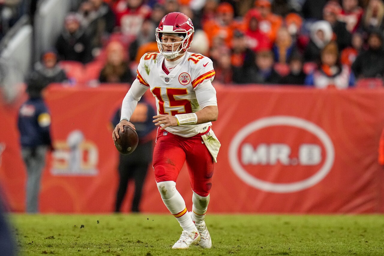 Kansas City Chiefs QB Patrick Mahomes scrambles vs. Denver Broncos, Jan. 9, 2022