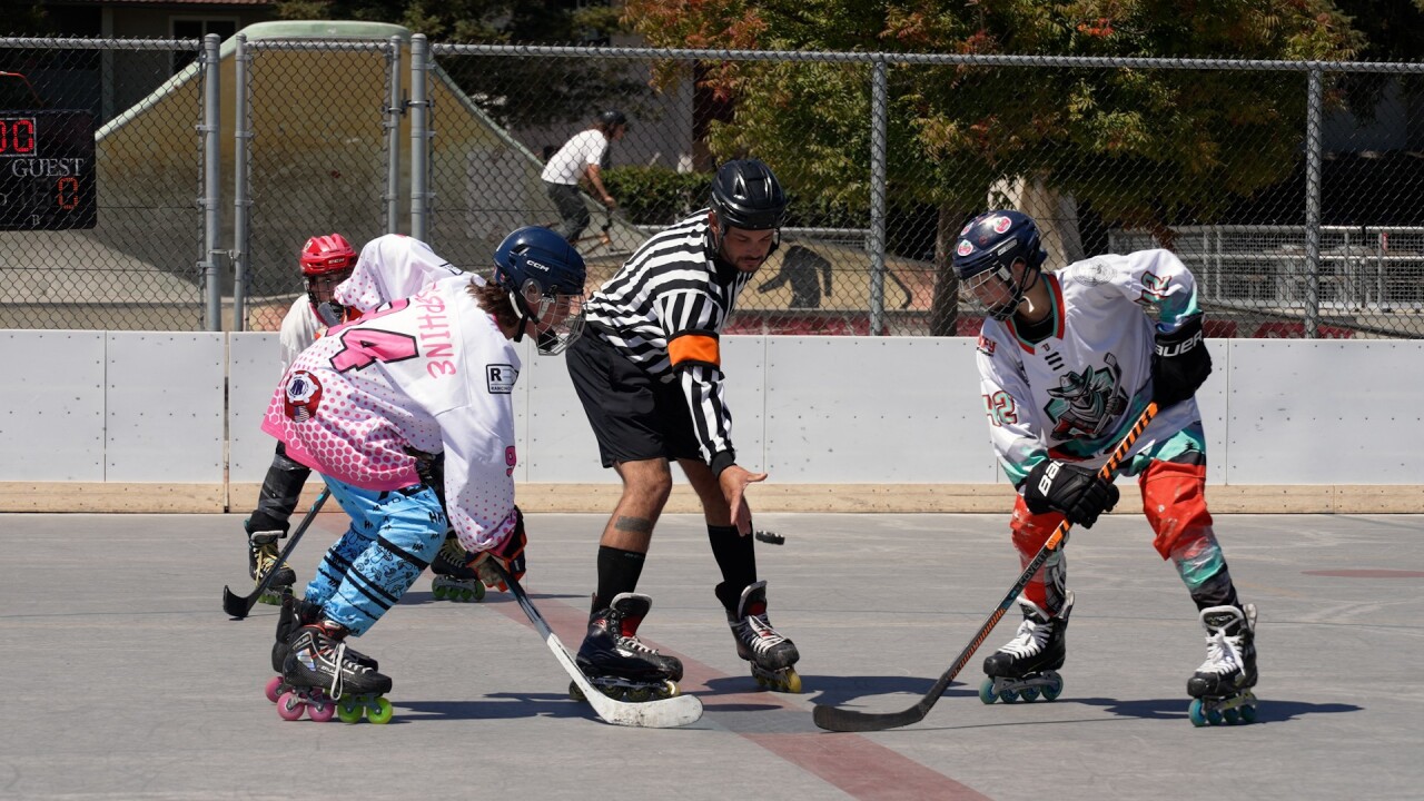 slo hockey.jpg