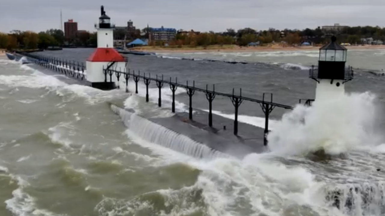 Photographers capture large waves hitting Lake Michigan lighthouses