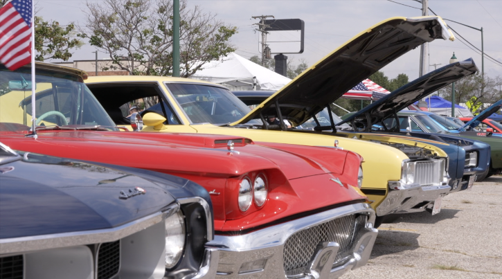 Cars at Metro Cruise