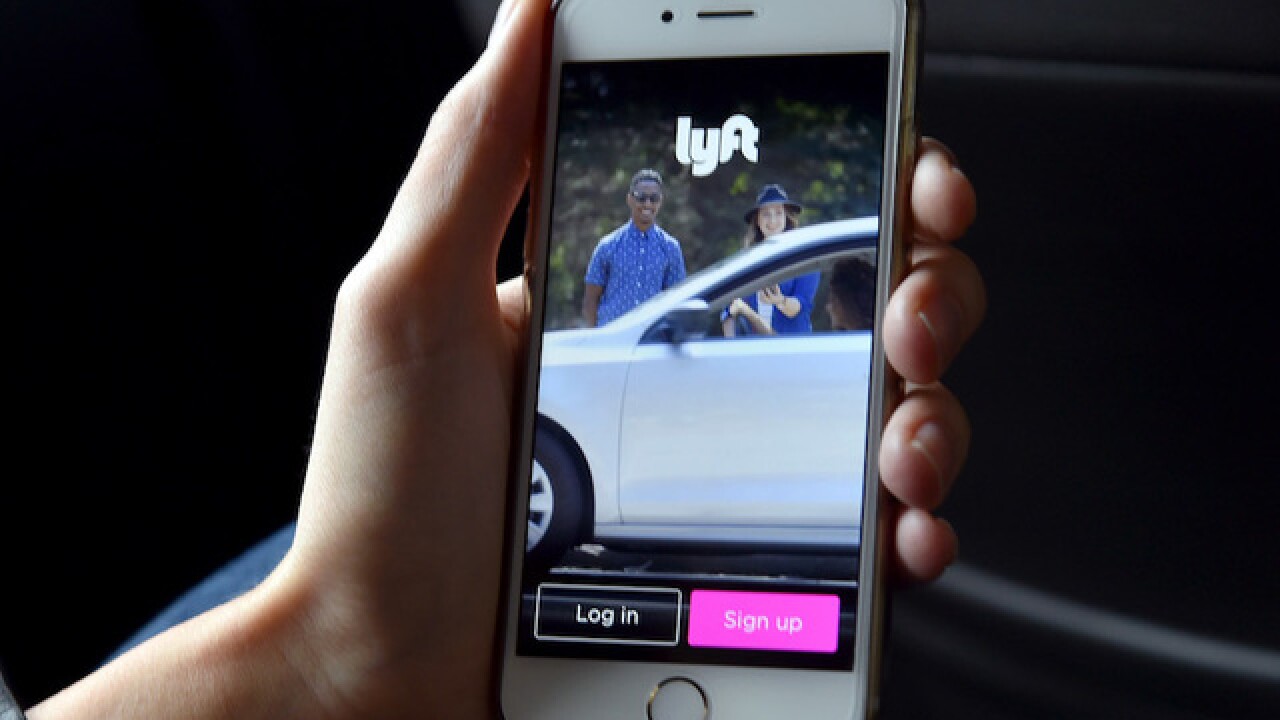 Arizona woman says fake Lyft driver tried luring her into car