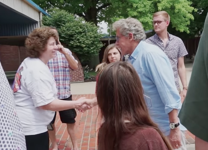 Roger Daltrey shake woman's hand in Finneytown.png