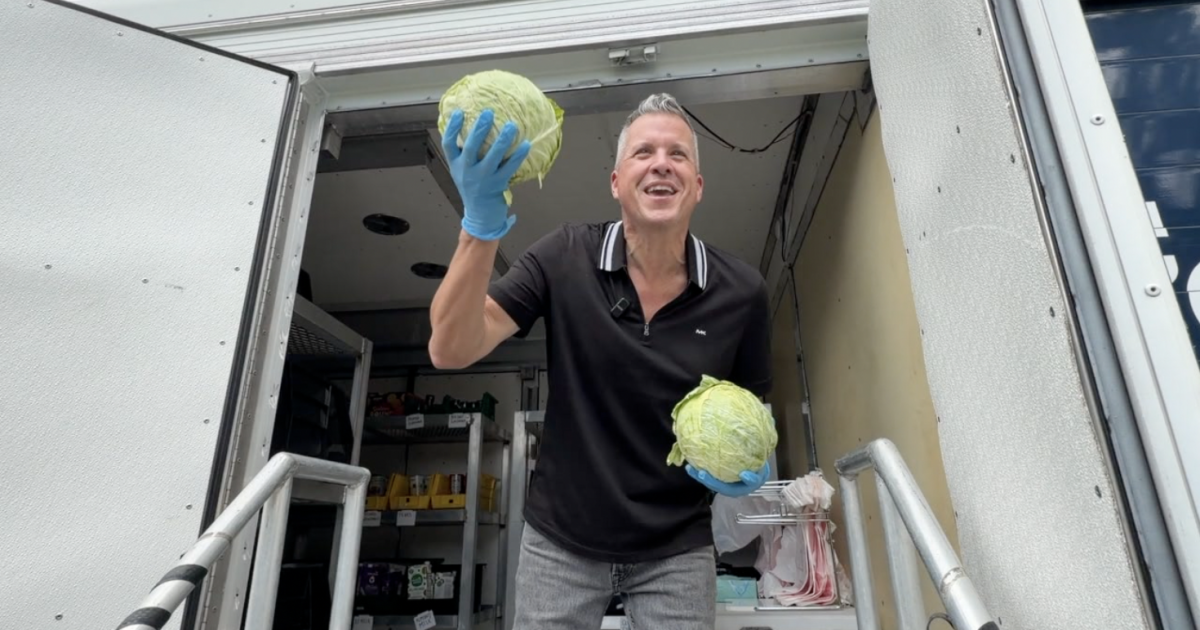 Feeding Tampa Bay's 'Groceries on the Go' delivers fresh produce to food deserts